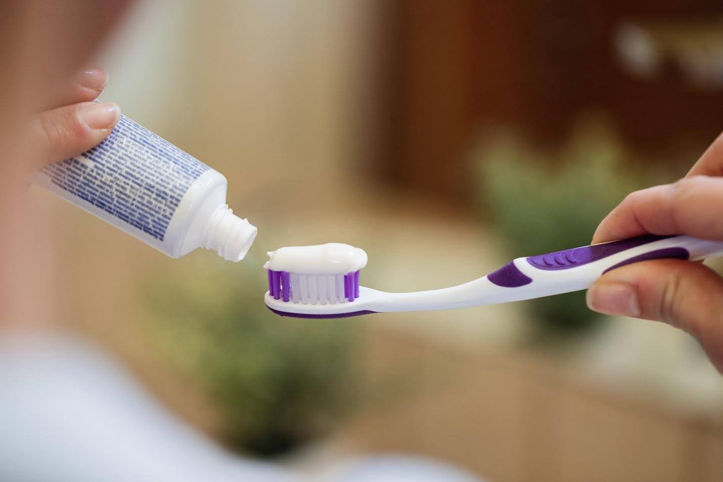 Fluoride-Free Vs Chlorine Dioxide Toothpaste: Benefits